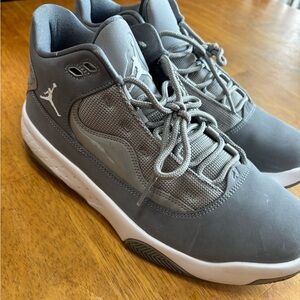 Nike Jordan Men’s Max Aura 2 Mid Sneakers